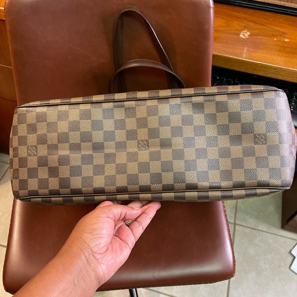 Authentic DE Louis Vuitton - Picture 8 of 16
